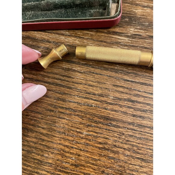 Vintage Gillette Razor Gold Tone Red Case Green Felt USA Made - Picture 9 of 10